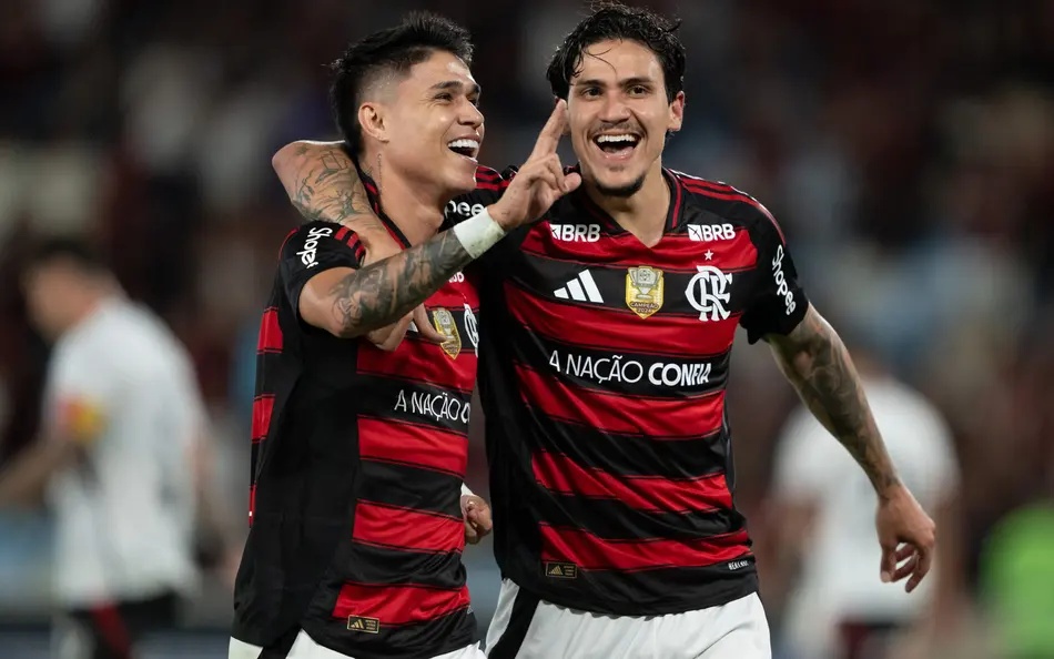 Flamengo faz história com goleada épica de 8x0 sobre o Vitória e quebra recorde do Brasileirão